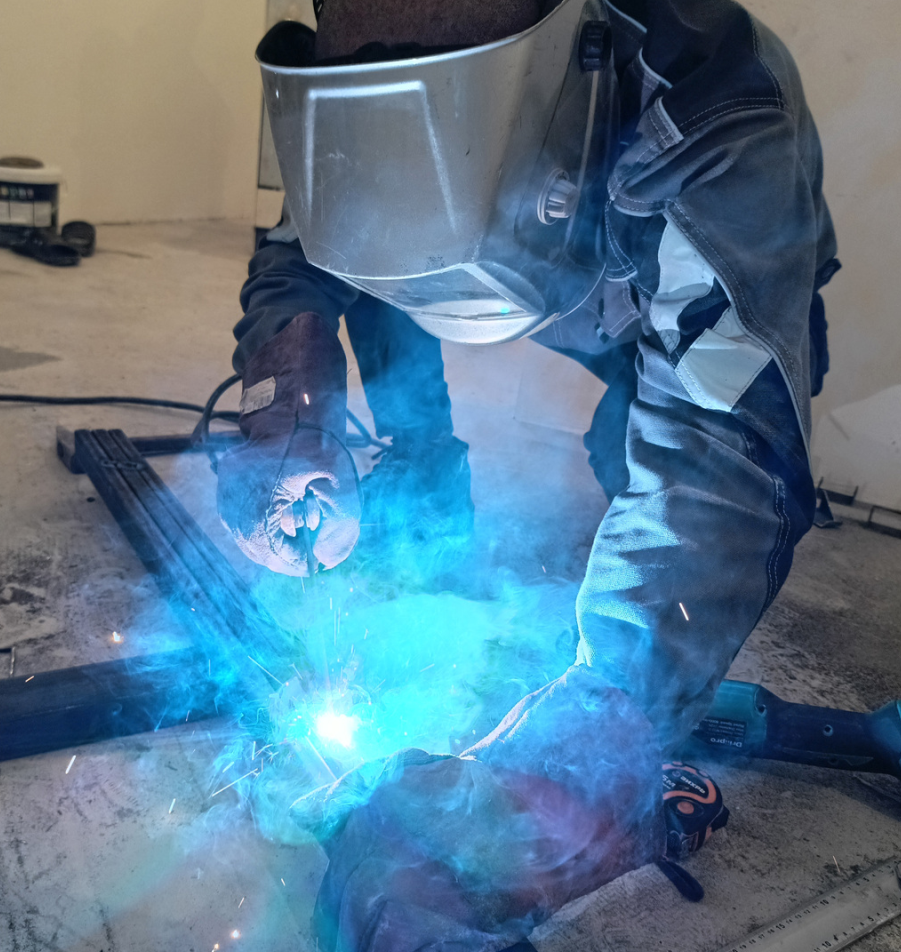 Строительство дома в Свердловской области под ключ, коттеджа, многоэтажных зданий и ангаров любой сложности в фирме FarrDom. плитка